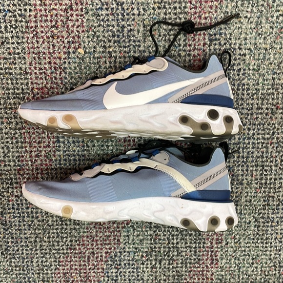 Nike - Picture 3 of 7